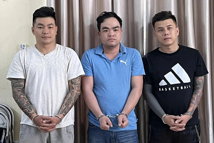 Giám đốc chi nhánh ngân hàng bị “trùm” tín dụng đen gí súng uy hiếp